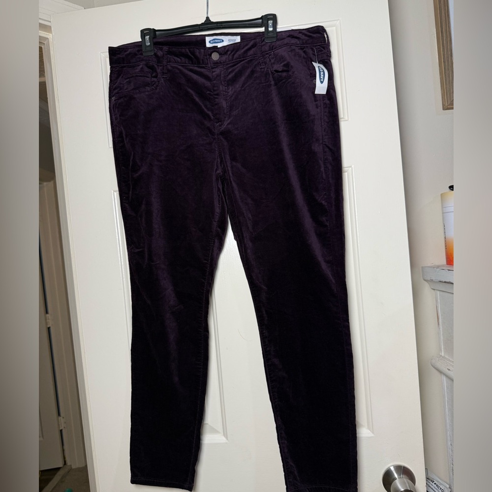Old Navy Rockstar super skinny deep purple velvet pants‎